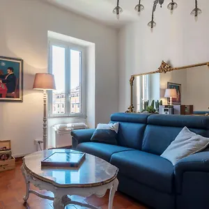Santa Maria Maggiore Roomy And Bright Flat Apartamento